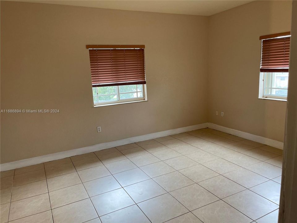 For Rent: $3,100 (3 beds, 2 baths, 3400 Square Feet)