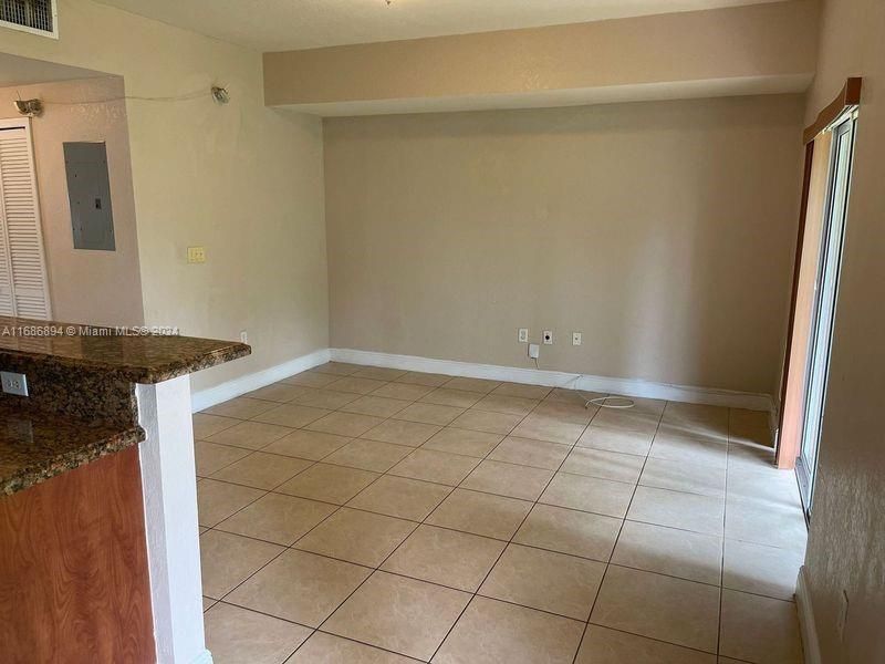 For Rent: $3,100 (3 beds, 2 baths, 3400 Square Feet)