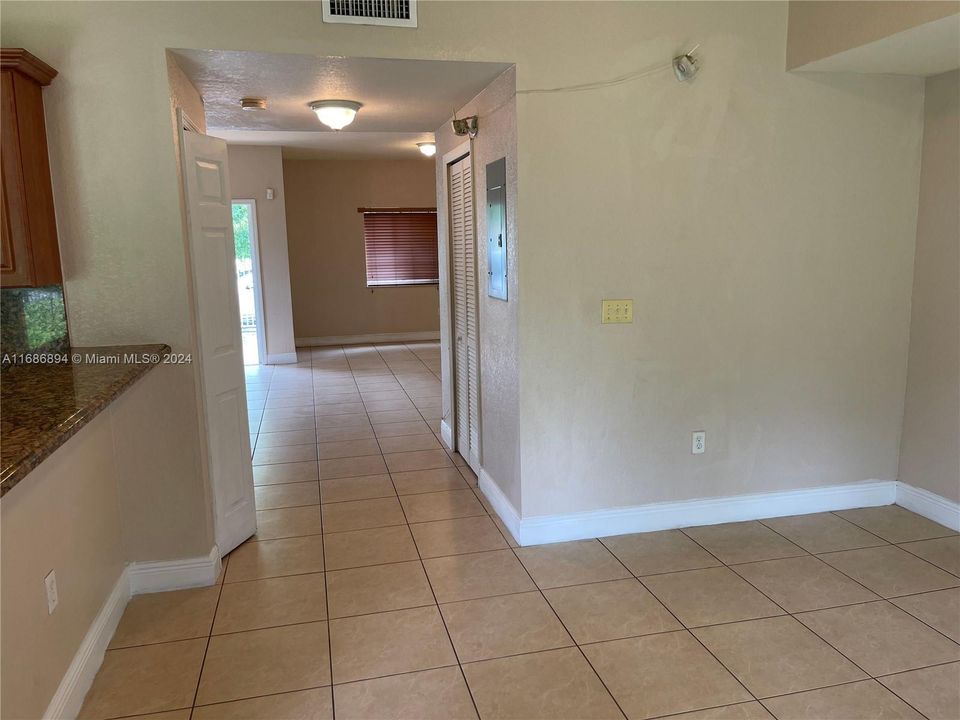 For Rent: $3,100 (3 beds, 2 baths, 3400 Square Feet)