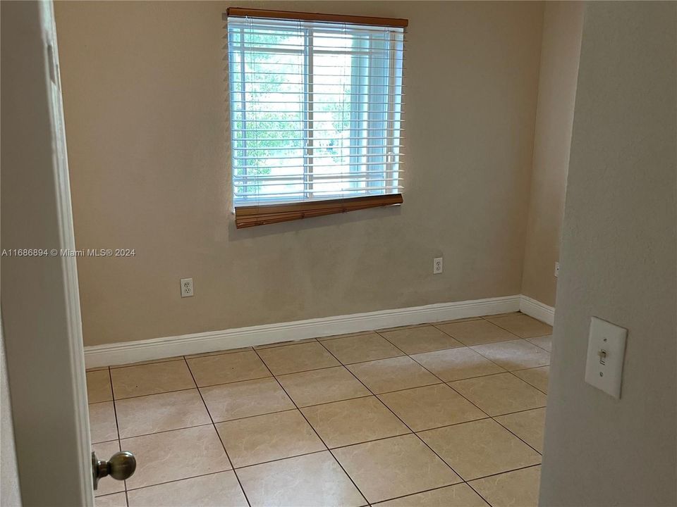 For Rent: $3,100 (3 beds, 2 baths, 3400 Square Feet)