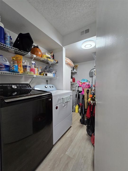 For Sale: $235,000 (2 beds, 2 baths, 1365 Square Feet)