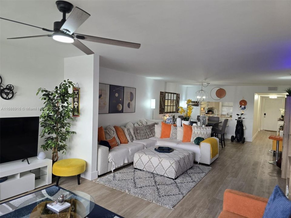 For Sale: $235,000 (2 beds, 2 baths, 1365 Square Feet)