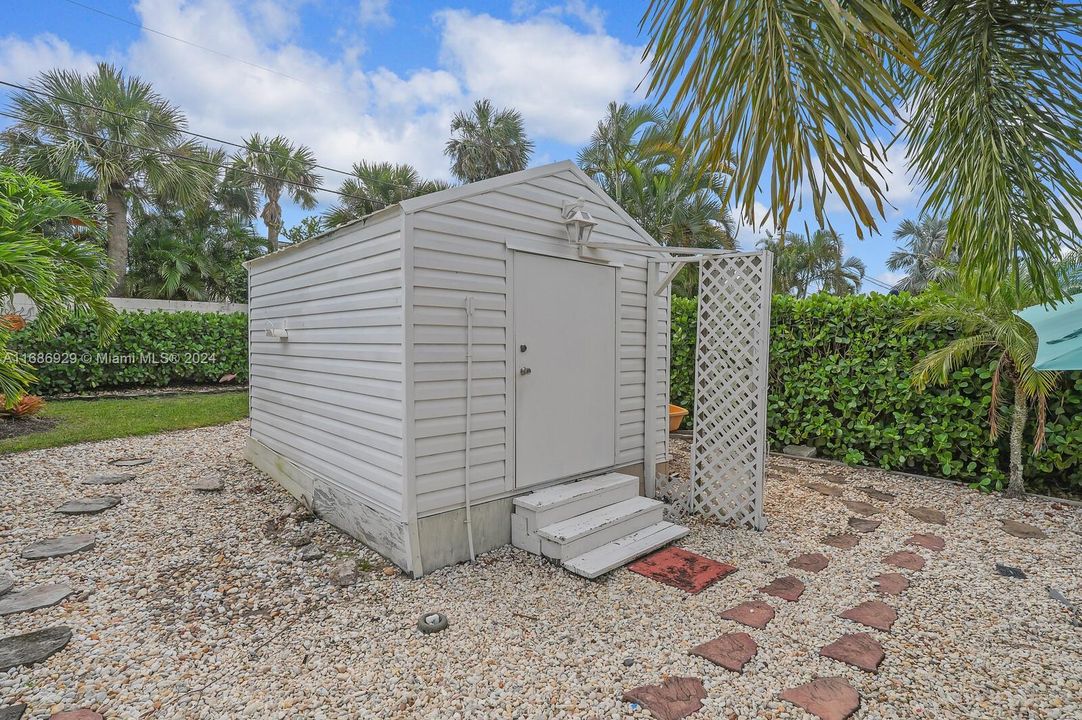 For Sale: $715,000 (3 beds, 2 baths, 1882 Square Feet)