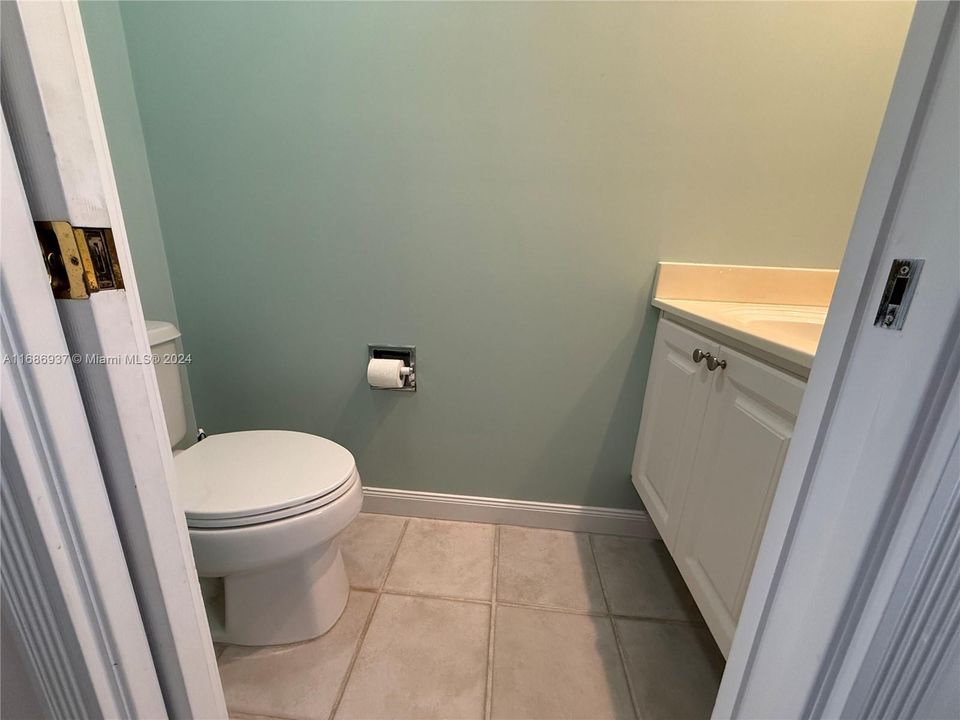 1st flr - Half bath