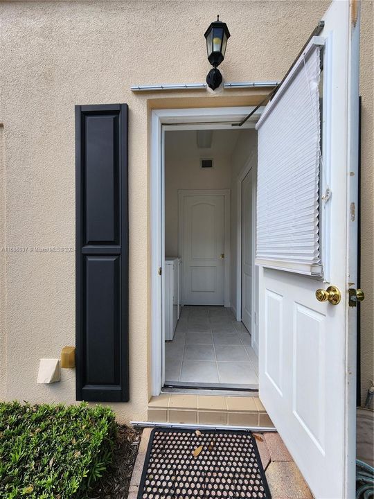 1st flr - Back door (exterior) leading to driveway