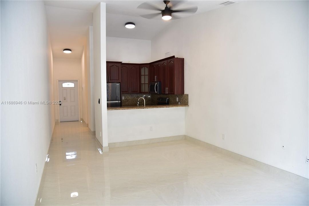 For Rent: $3,000 (3 beds, 2 baths, 1093 Square Feet)