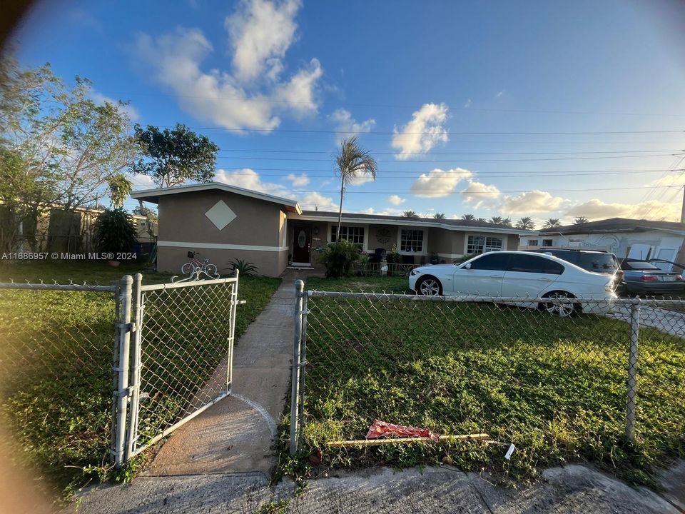 For Sale: $460,000 (3 beds, 2 baths, 1374 Square Feet)