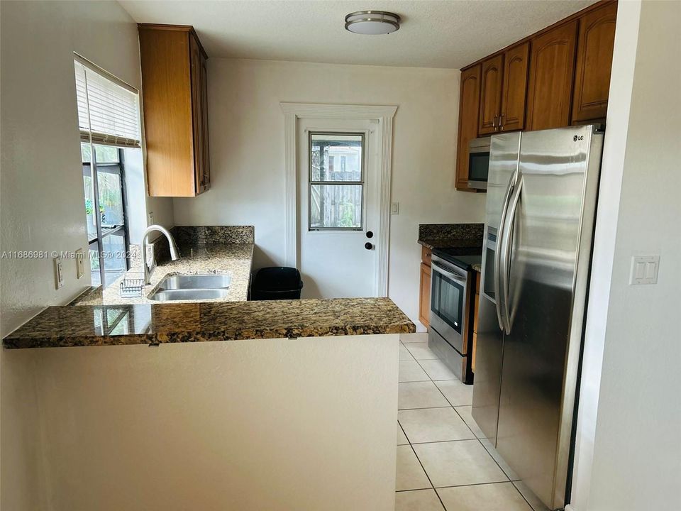 Active With Contract: $3,200 (3 beds, 2 baths, 1194 Square Feet)