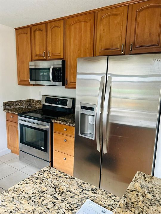 Active With Contract: $3,200 (3 beds, 2 baths, 1194 Square Feet)