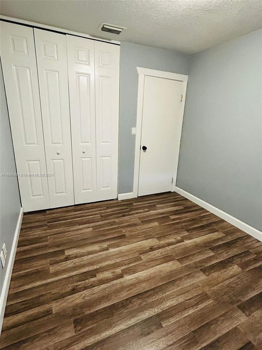 Active With Contract: $3,200 (3 beds, 2 baths, 1194 Square Feet)