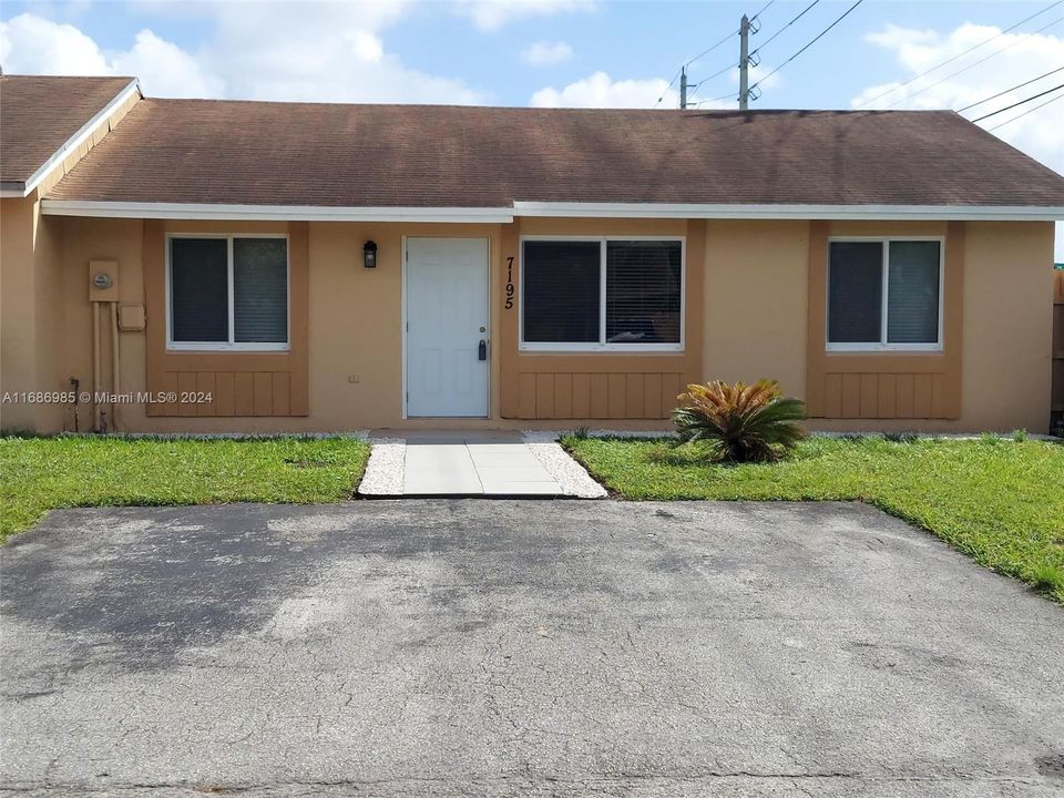 For Rent: $3,000 (3 beds, 2 baths, 1116 Square Feet)