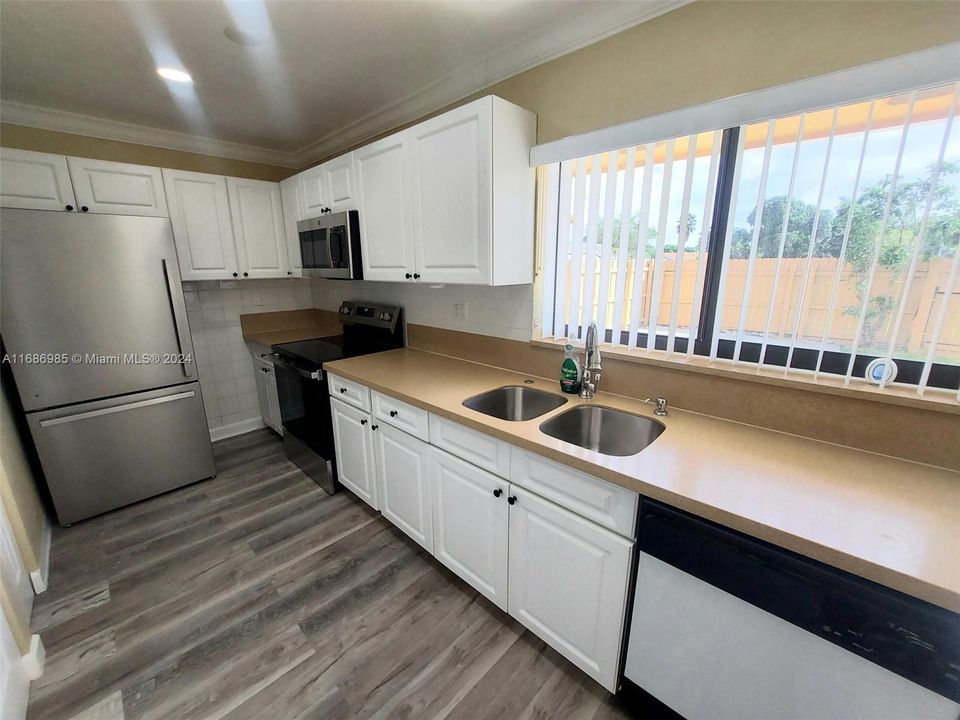 For Rent: $3,000 (3 beds, 2 baths, 1116 Square Feet)