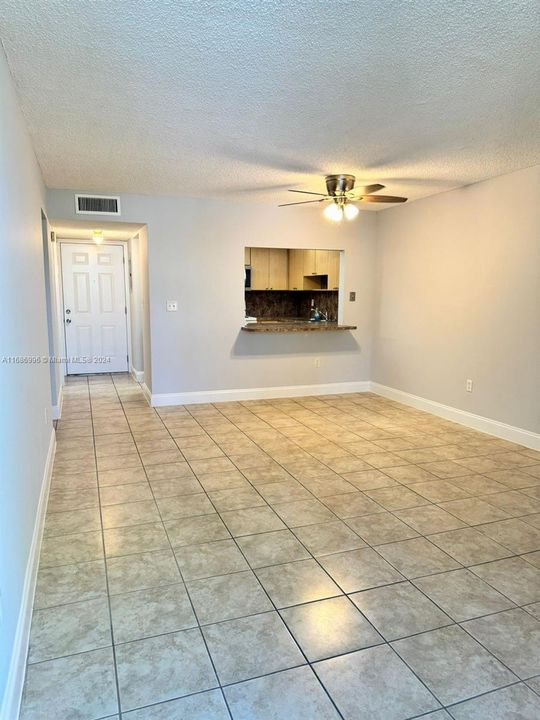 For Rent: $1,800 (1 beds, 1 baths, 760 Square Feet)