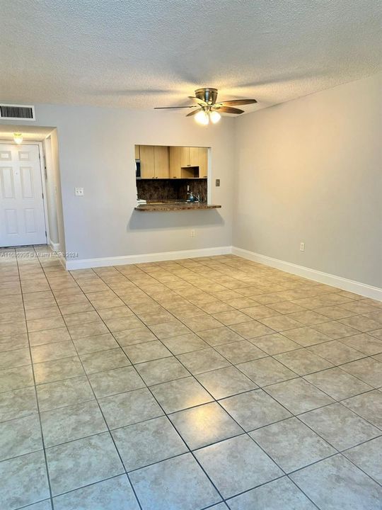 For Rent: $1,800 (1 beds, 1 baths, 760 Square Feet)