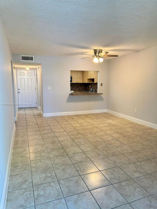 For Rent: $1,800 (1 beds, 1 baths, 760 Square Feet)