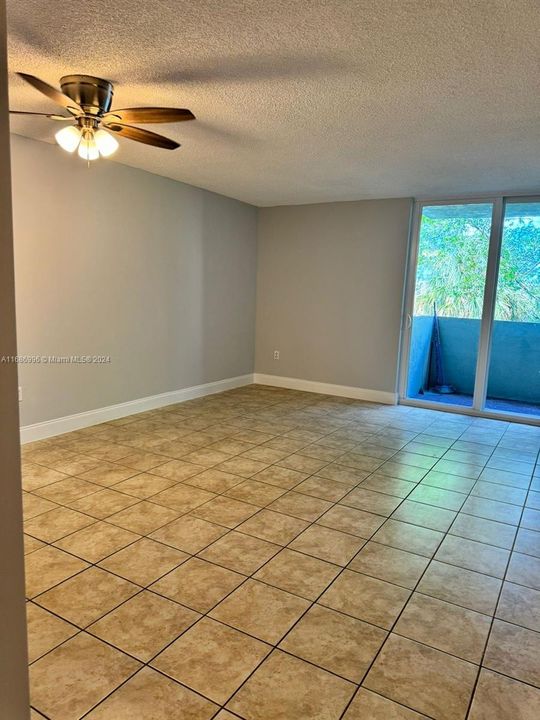 For Rent: $1,800 (1 beds, 1 baths, 760 Square Feet)