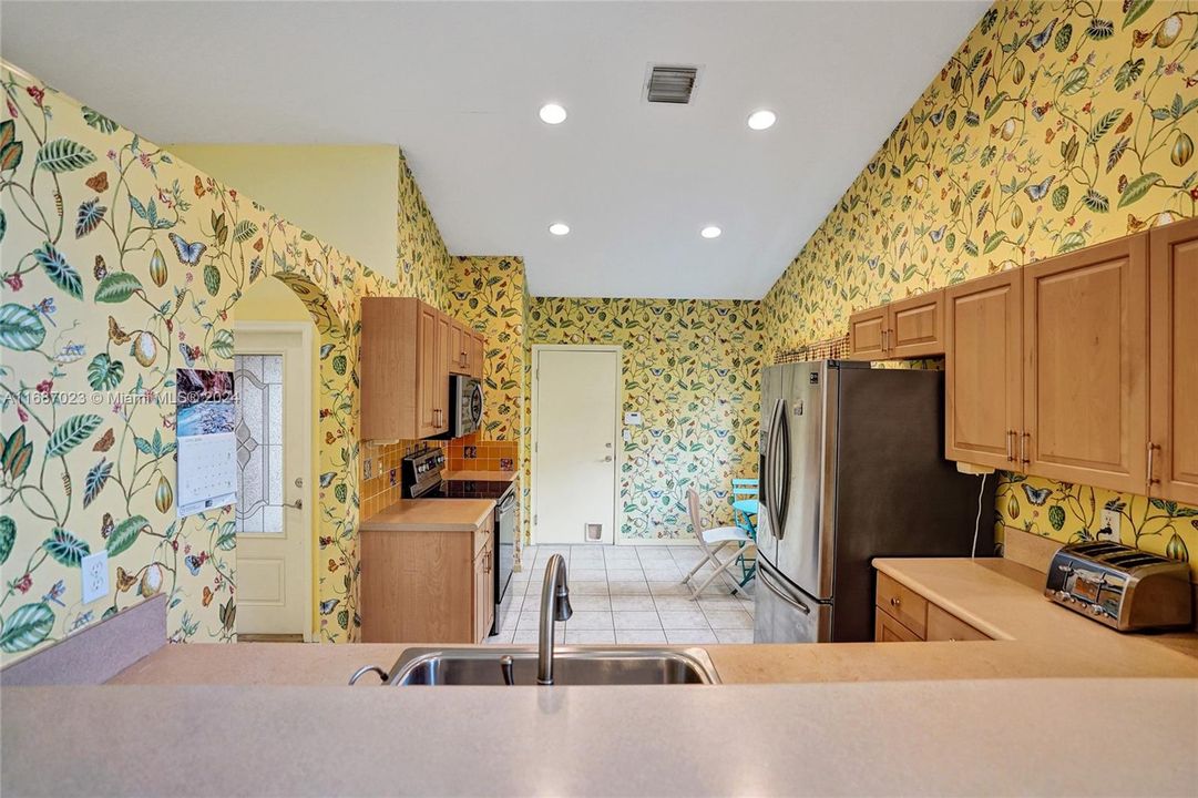 For Sale: $385,000 (2 beds, 2 baths, 1322 Square Feet)