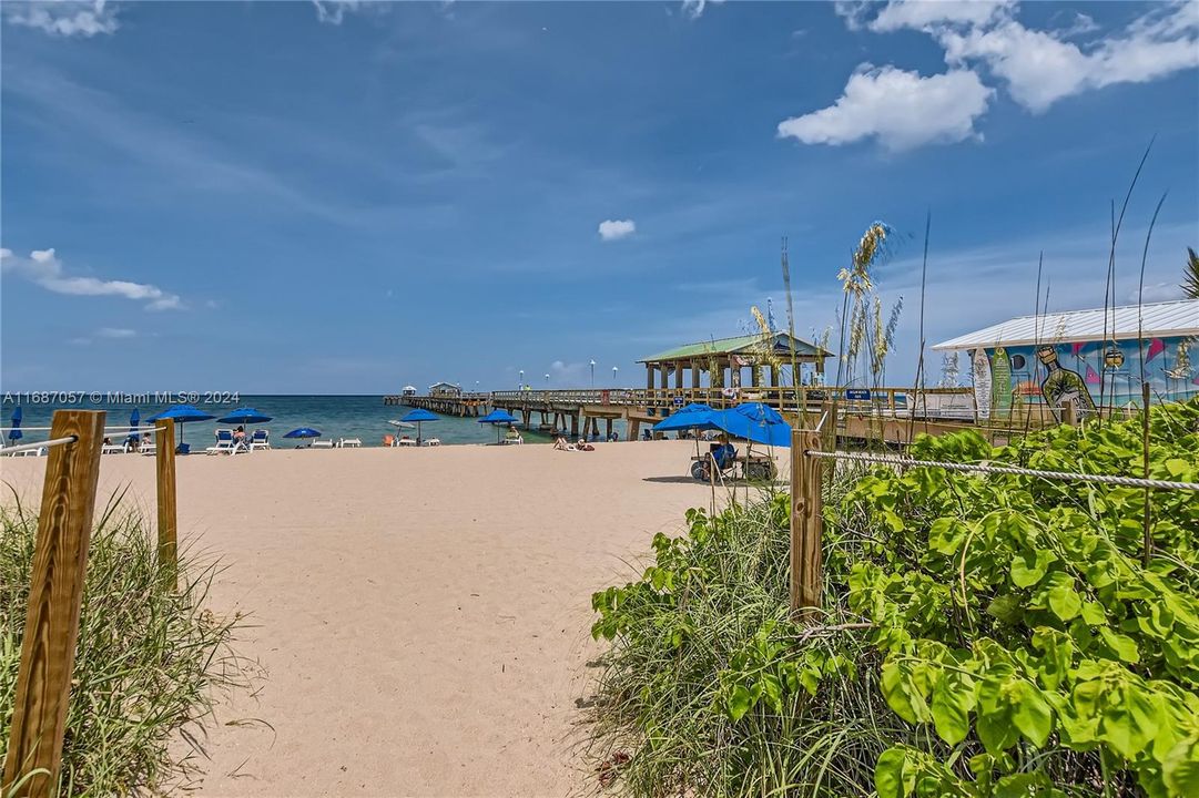 Beautiful Lauderdale by the Sea beach