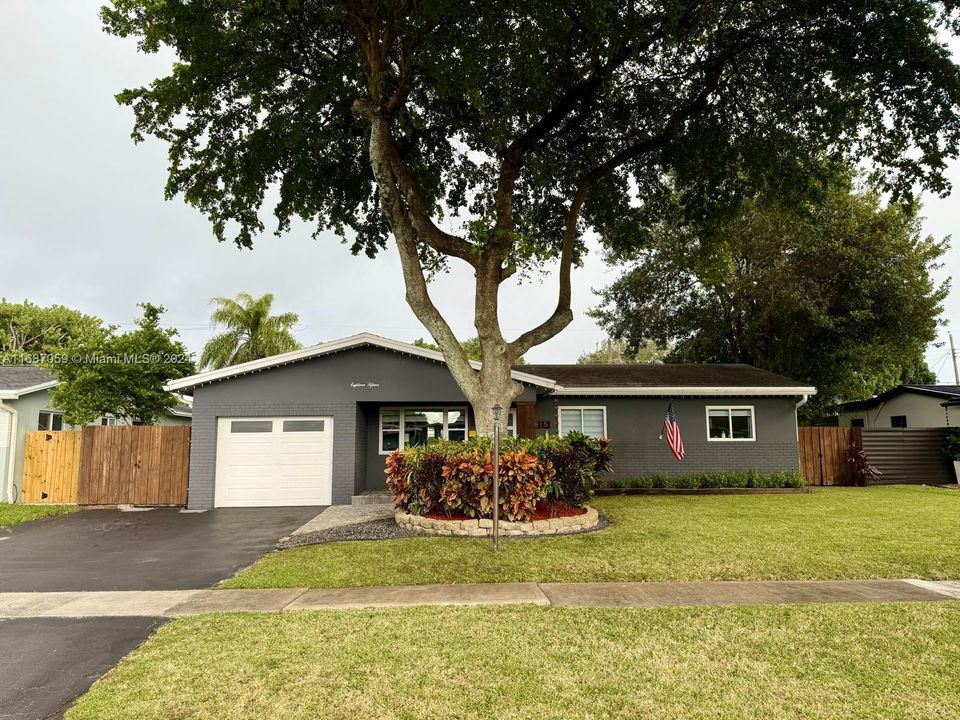 For Sale: $795,000 (3 beds, 2 baths, 1420 Square Feet)