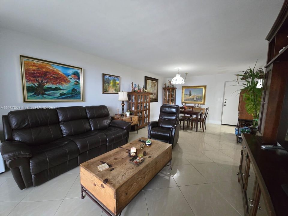 En Venta: $350,000 (2 camas, 2 baños, 1099 Pies cuadrados)