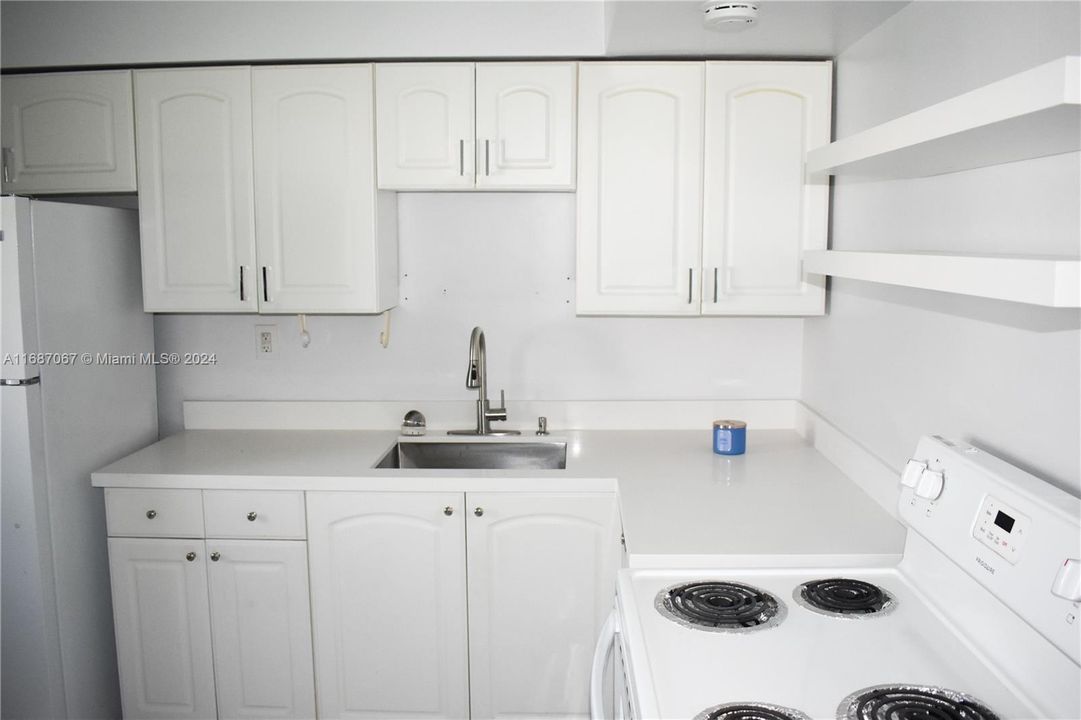 For Sale: $449,000 (2 beds, 1 baths, 1012 Square Feet)