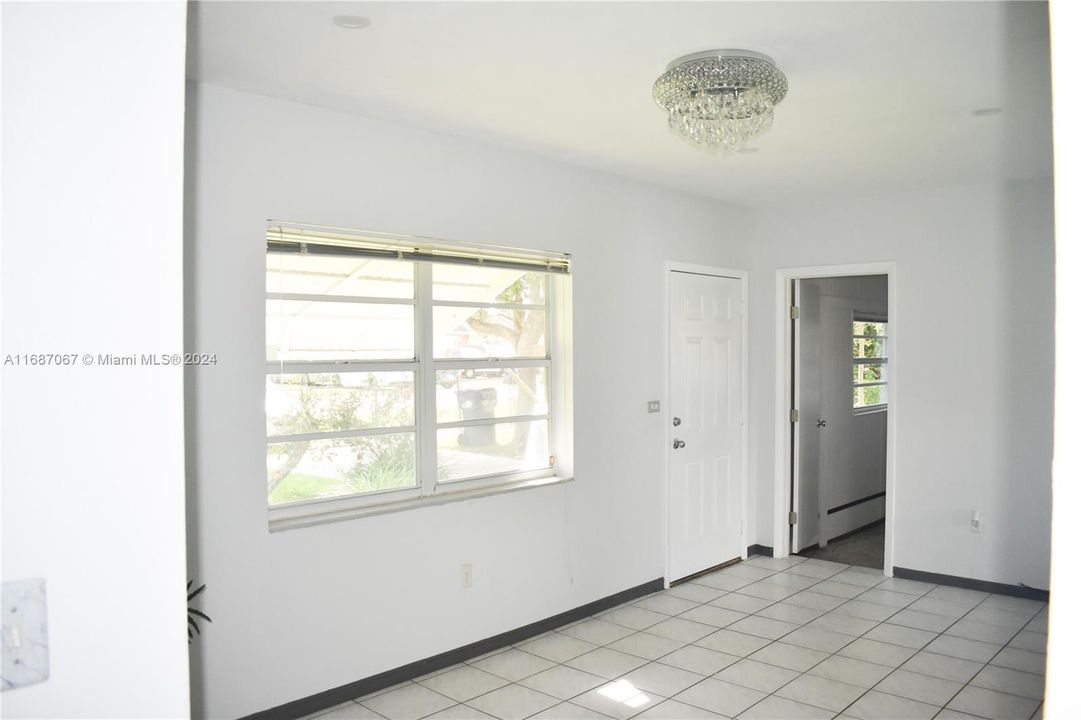 For Sale: $449,000 (2 beds, 1 baths, 1012 Square Feet)