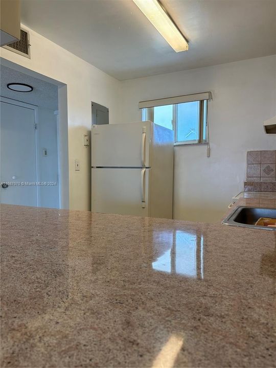 For Rent: $2,300 (2 beds, 2 baths, 840 Square Feet)