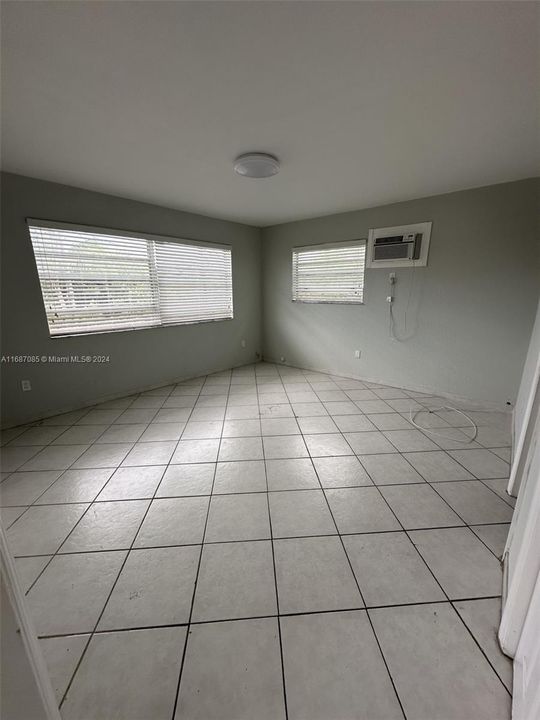 For Rent: $1,800 (1 beds, 1 baths, 663 Square Feet)