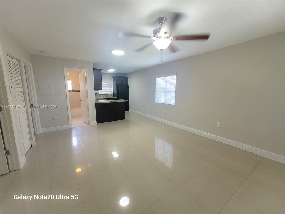 Active With Contract: $2,500 (2 beds, 1 baths, 784 Square Feet)