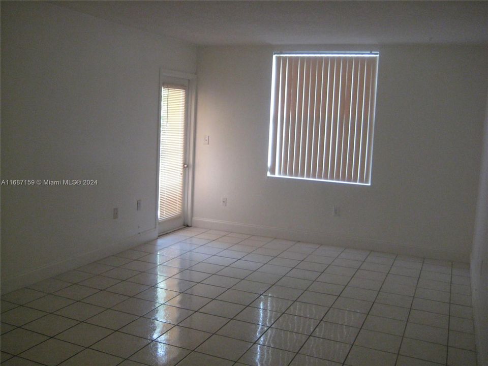 For Rent: $2,250 (2 beds, 2 baths, 996 Square Feet)