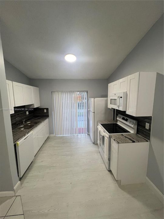 For Rent: $2,500 (2 beds, 2 baths, 800 Square Feet)