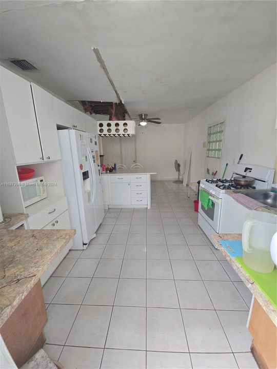 Activo con contrato: $595,000 (3 camas, 4 baños, 1804 Pies cuadrados)