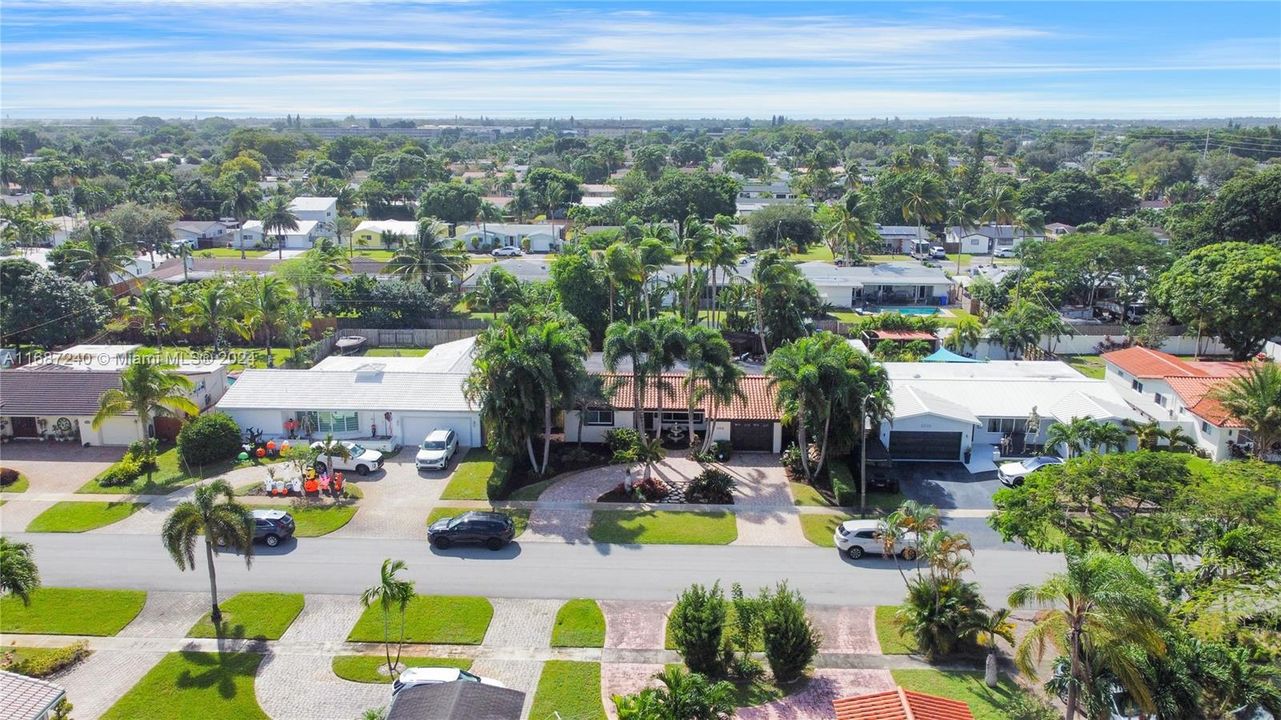 For Sale: $875,000 (3 beds, 2 baths, 1694 Square Feet)