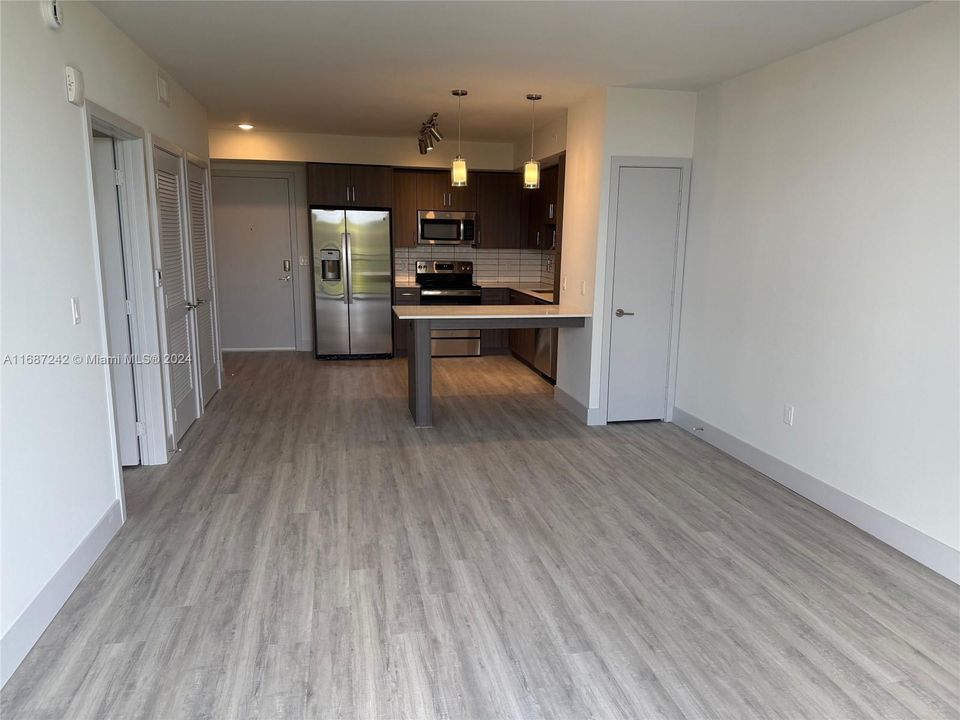 For Rent: $1,949 (1 beds, 1 baths, 765 Square Feet)