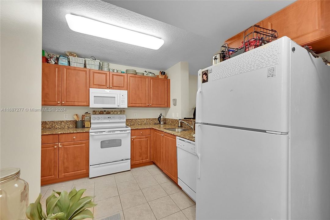 For Sale: $315,000 (2 beds, 2 baths, 1138 Square Feet)