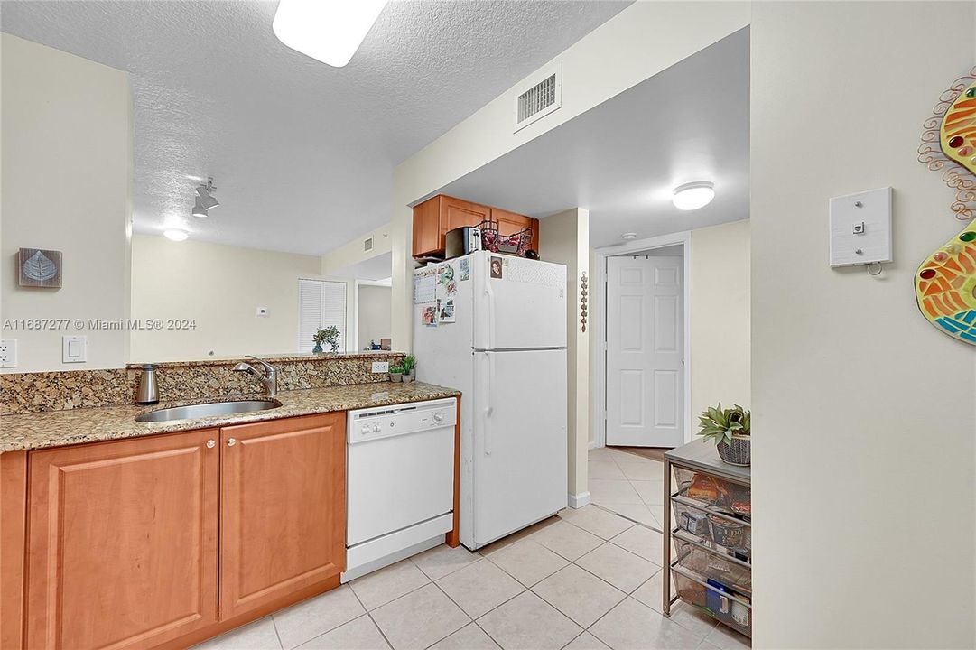 For Sale: $315,000 (2 beds, 2 baths, 1138 Square Feet)