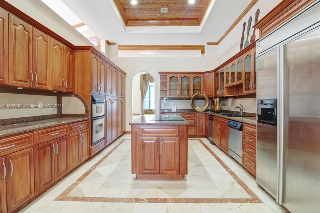 Vendido Recientemente: $1,999,000 (6 camas, 5 baños, 4885 Pies cuadrados)