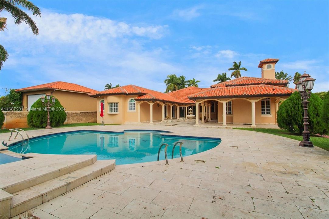 Vendido Recientemente: $1,999,000 (6 camas, 5 baños, 4885 Pies cuadrados)