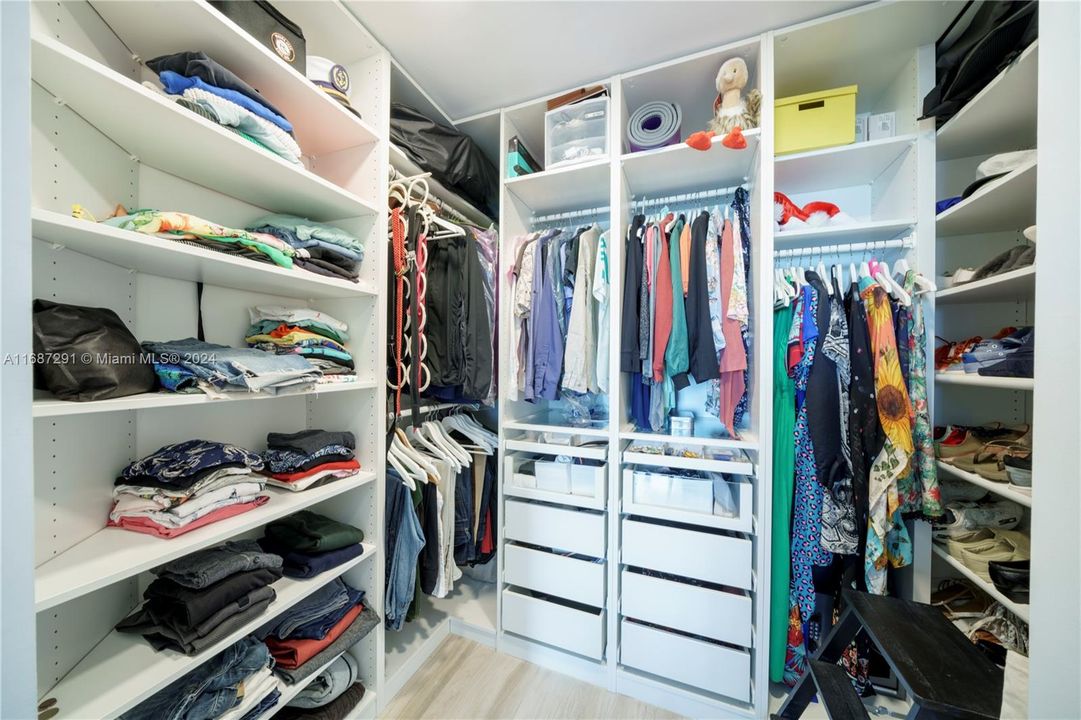 Walking Closet