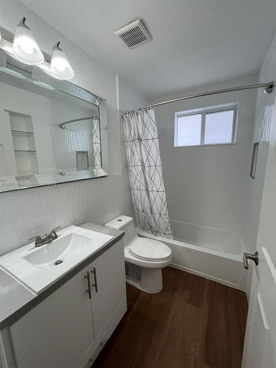 Recently Rented: $2,550 (2 beds, 1 baths, 792 Square Feet)