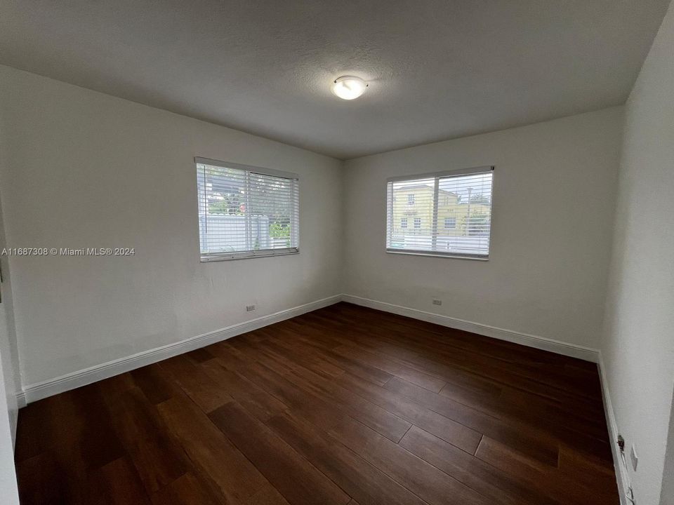 Recently Rented: $2,550 (2 beds, 1 baths, 792 Square Feet)