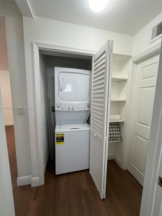 Recently Rented: $2,550 (2 beds, 1 baths, 792 Square Feet)