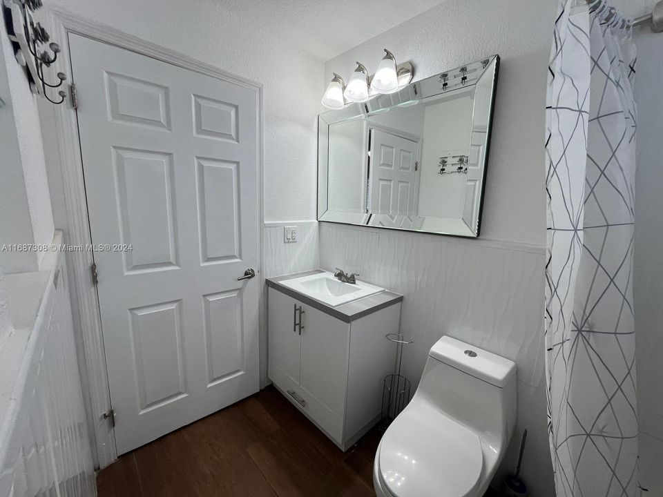 Recently Rented: $2,550 (2 beds, 1 baths, 792 Square Feet)