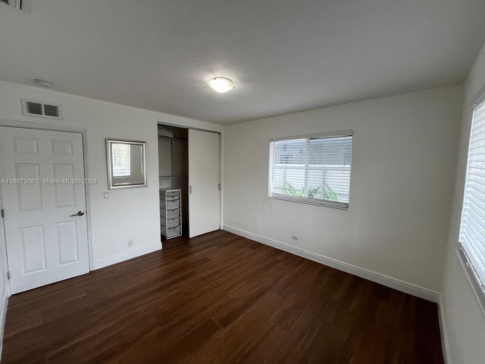 Recently Rented: $2,550 (2 beds, 1 baths, 792 Square Feet)