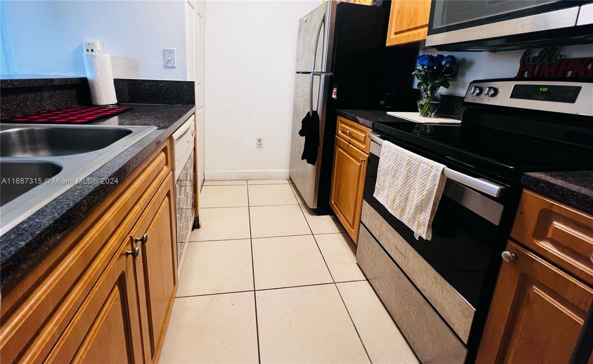 For Rent: $2,100 (2 beds, 2 baths, 908 Square Feet)