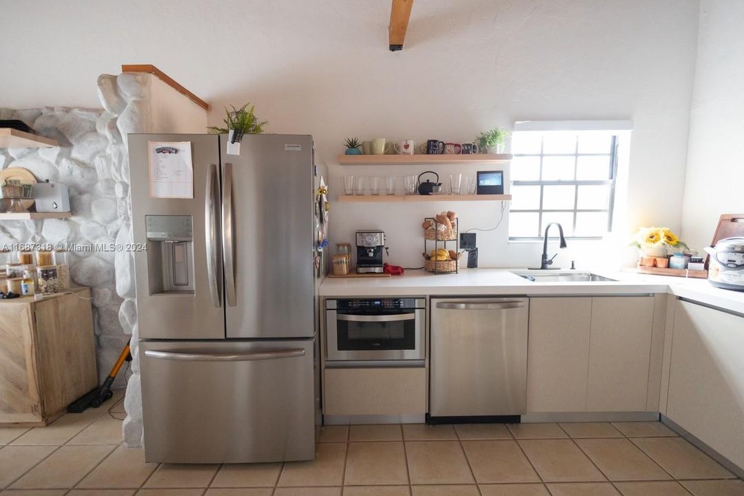 For Rent: $3,600 (3 beds, 2 baths, 1774 Square Feet)