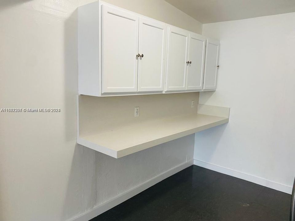 For Rent: $2,200 (2 beds, 1 baths, 1317 Square Feet)