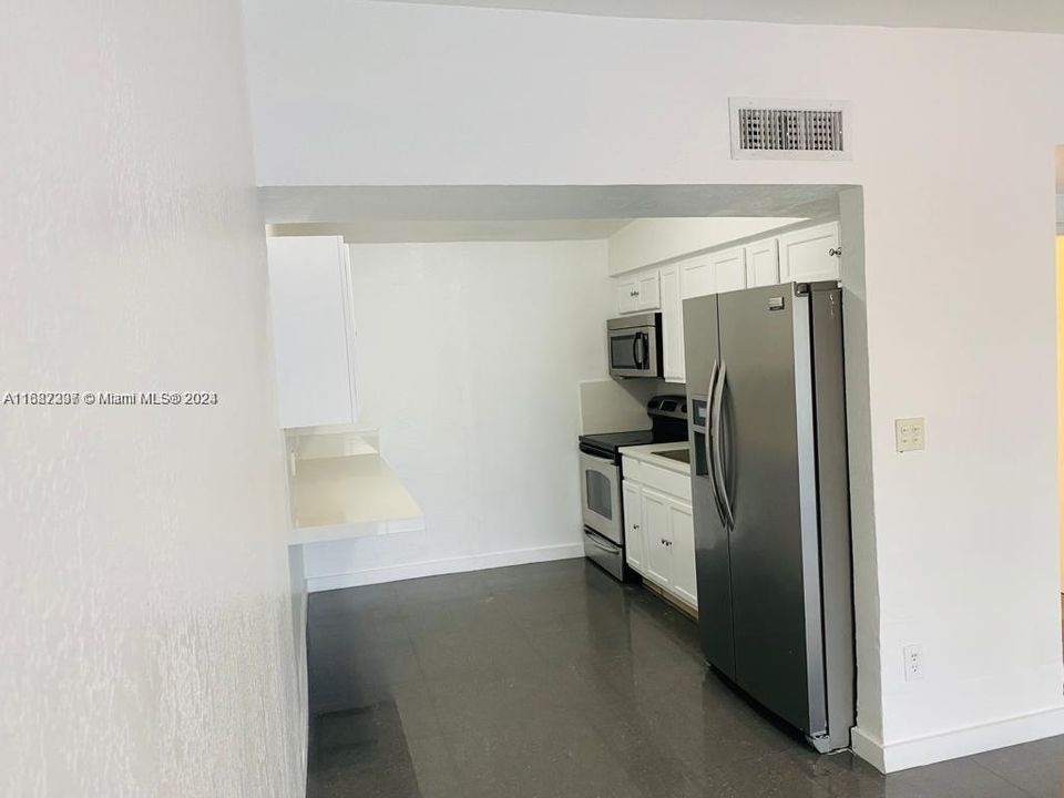 For Rent: $2,200 (2 beds, 1 baths, 1317 Square Feet)