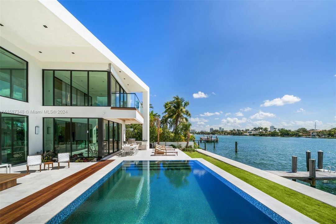 Vendido Recientemente: $12,900,000 (7 camas, 7 baños, 5037 Pies cuadrados)