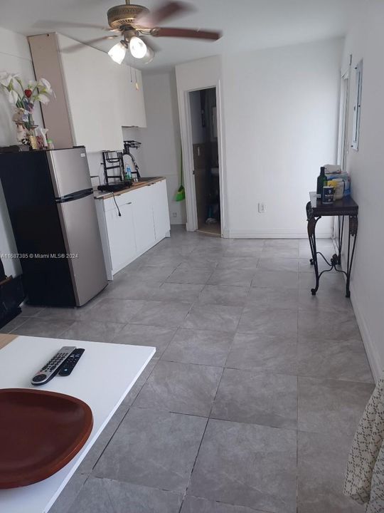 En Venta: $1,150,000 (5 camas, 3 baños, 2351 Pies cuadrados)